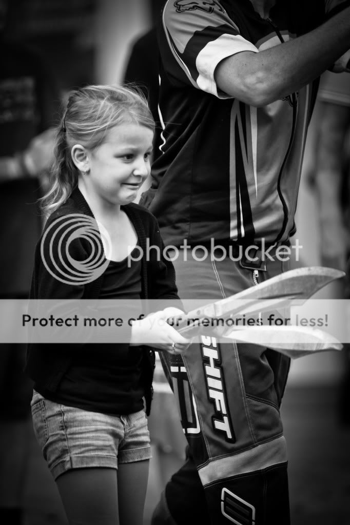 IMAGE: http://i1023.photobucket.com/albums/af355/ACCreativePhotography/1D%20Creative/Candid%2020110522%20FB/_MG_0447.jpg