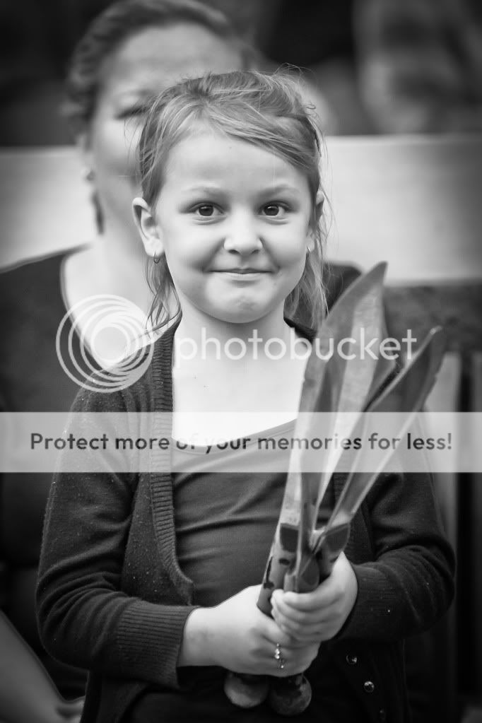 IMAGE: http://i1023.photobucket.com/albums/af355/ACCreativePhotography/1D%20Creative/Candid%2020110522%20FB/_MG_0500.jpg